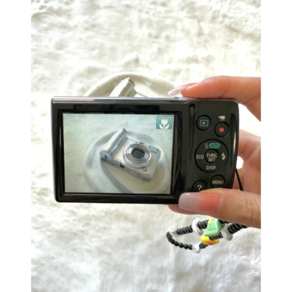 Canon Black and Silver Cameras-and-accessories - Picture 4 of 7